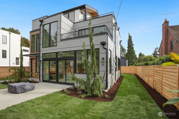 Property Photo: 11550 Meridian Avenue N WA 98133