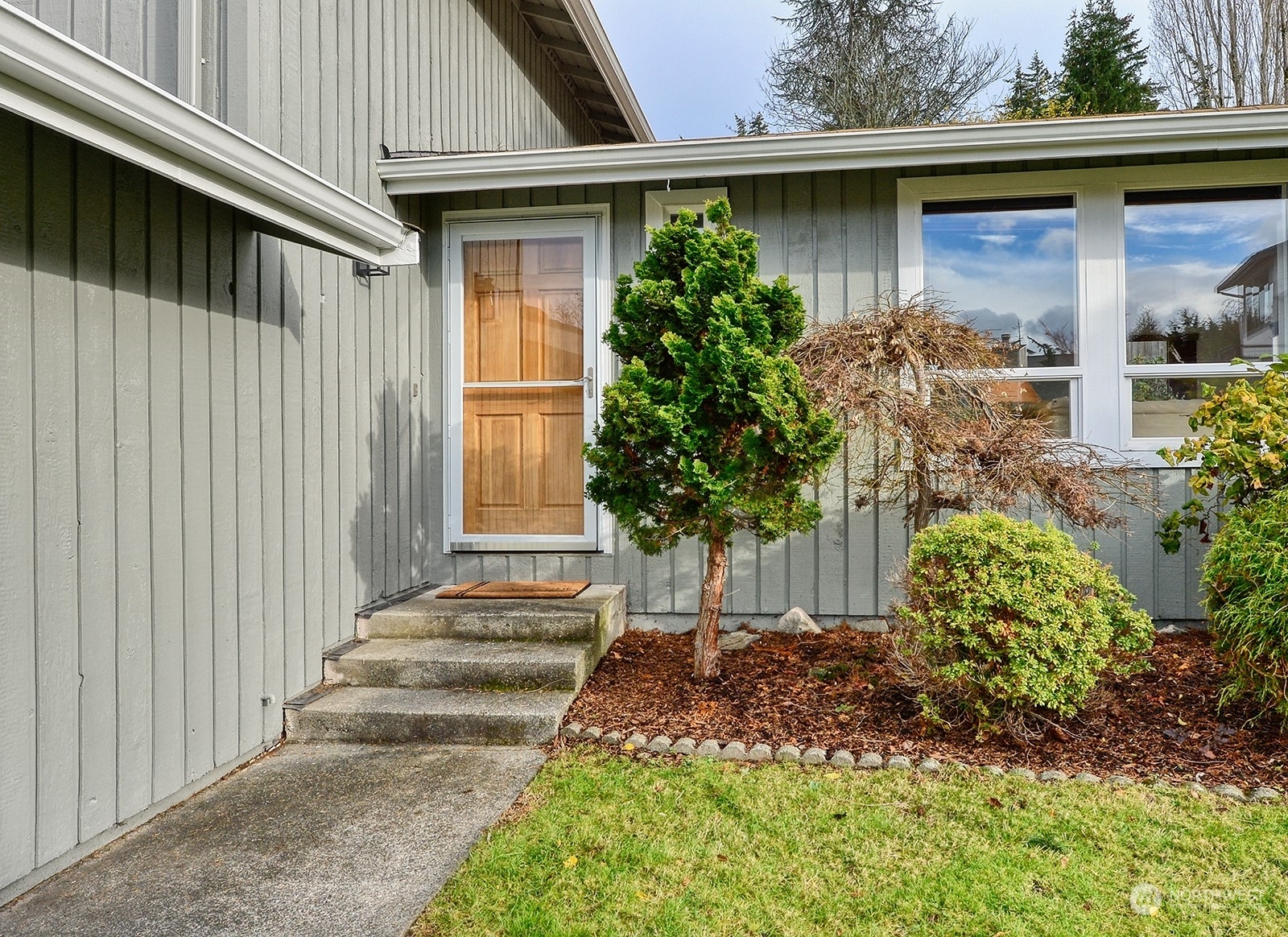 Property Photo:  819 39th Place  WA 98229 