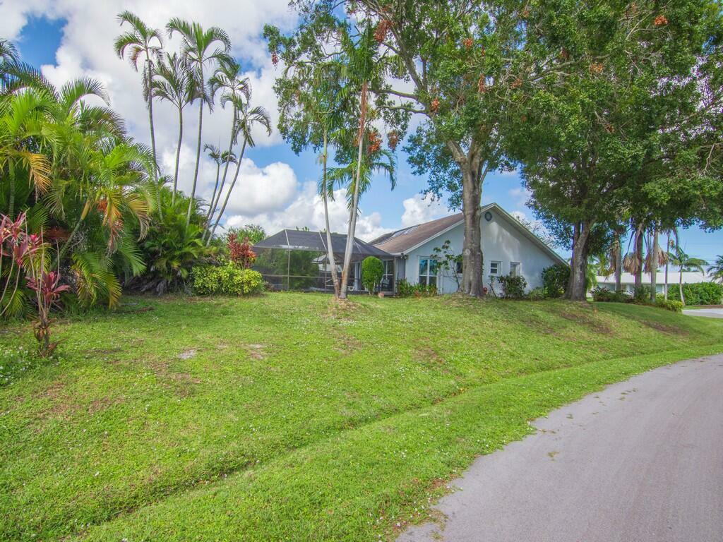 Property Photo:  742 SE Whitmore Drive  FL 34984 