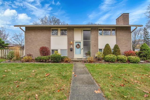 Property Photo: 31812 Bretton MI 48152