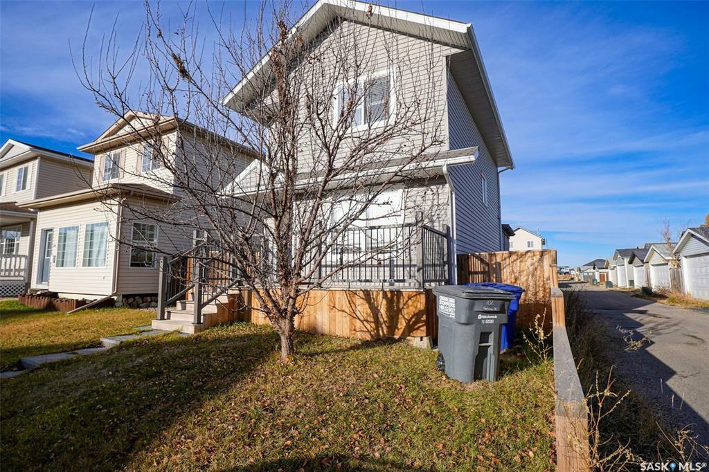 Property Photo:  102 Blakeney Crescent  SK S7L 7N4 