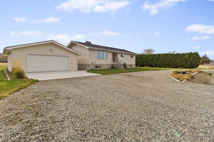 511 W 45th Avenue  Kennewick WA 99337-5206 photo