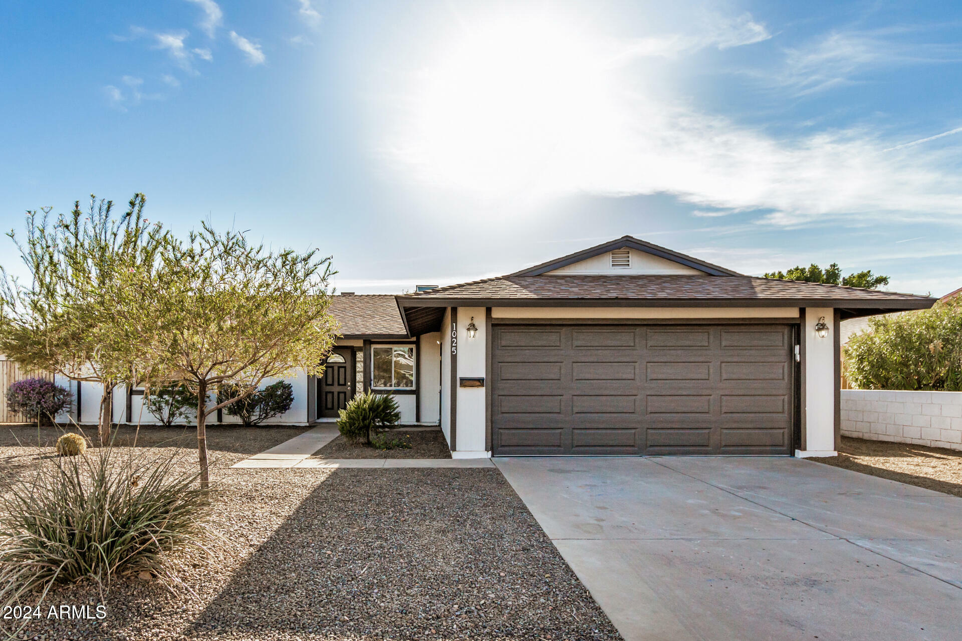 Property Photo:  1025 E Carson Drive  AZ 85282 