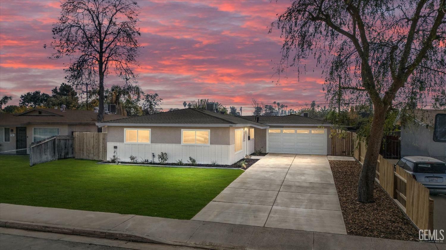 Property Photo:  1401 Garfield Avenue  CA 93304 