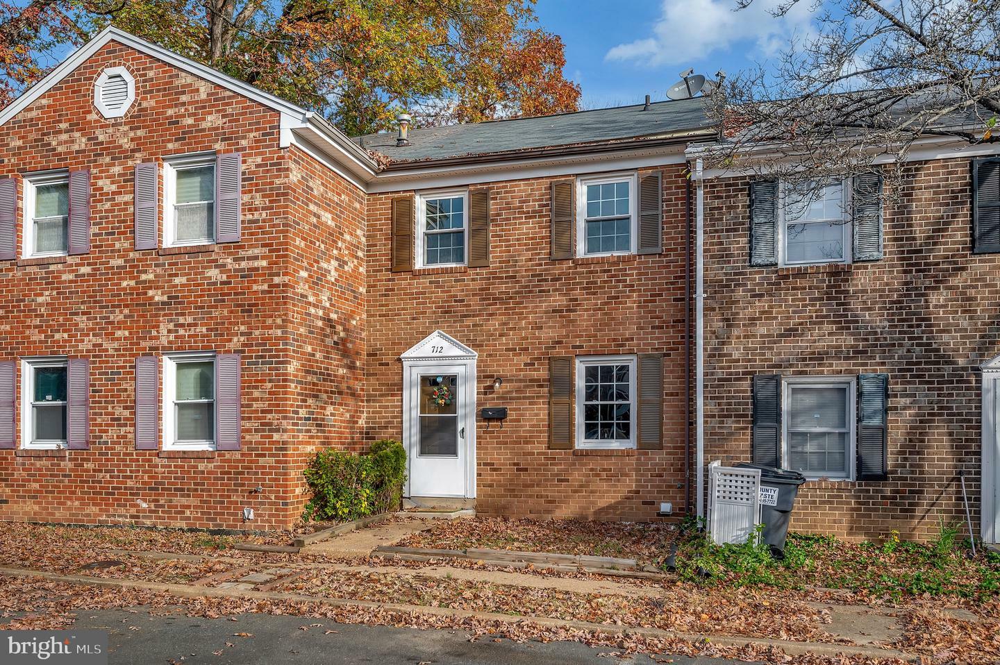 Property Photo:  712 Olde Greenwich Circle  VA 22408 