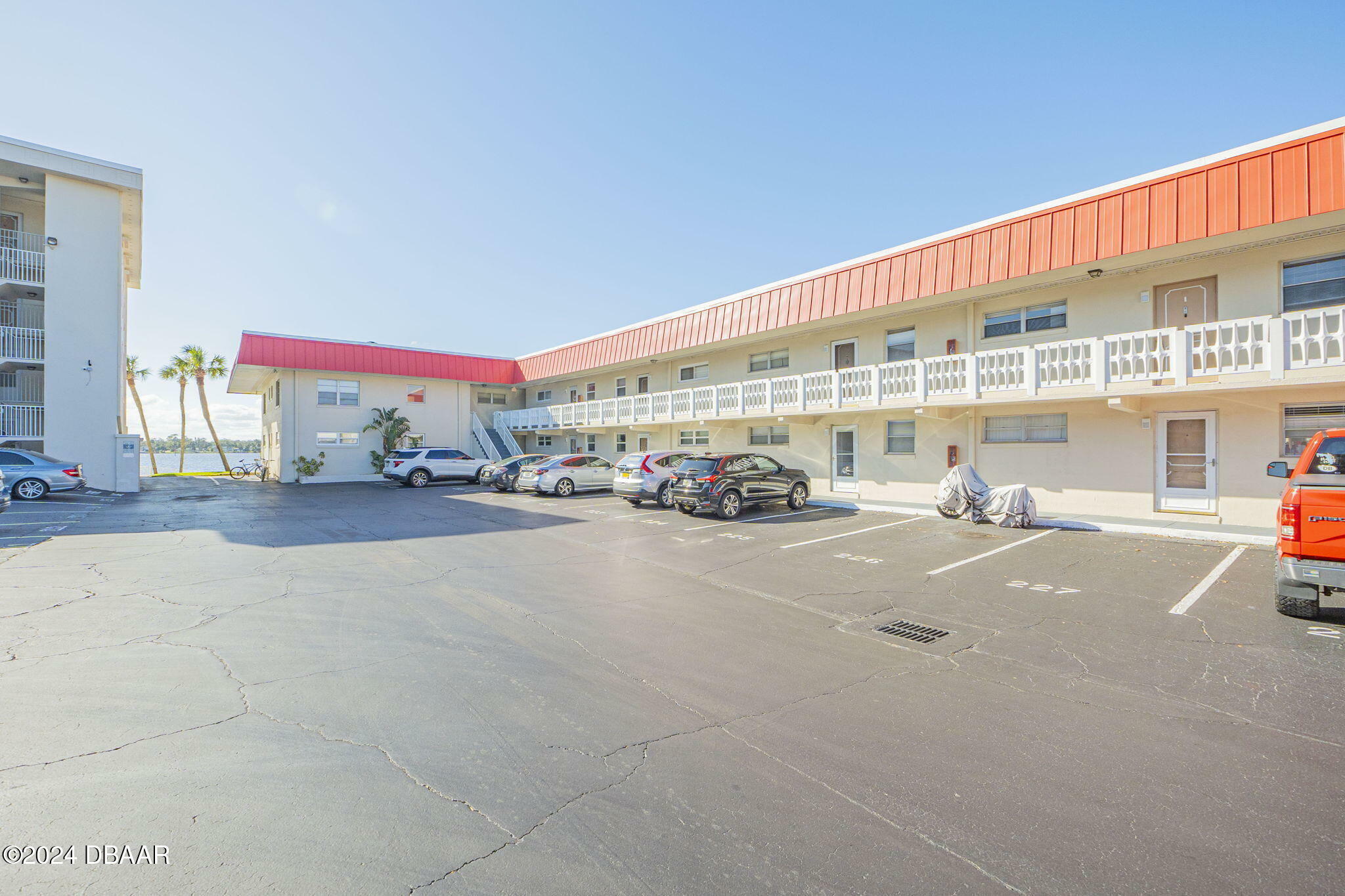 Property Photo: 2801 N Halifax Avenue N FL 32118