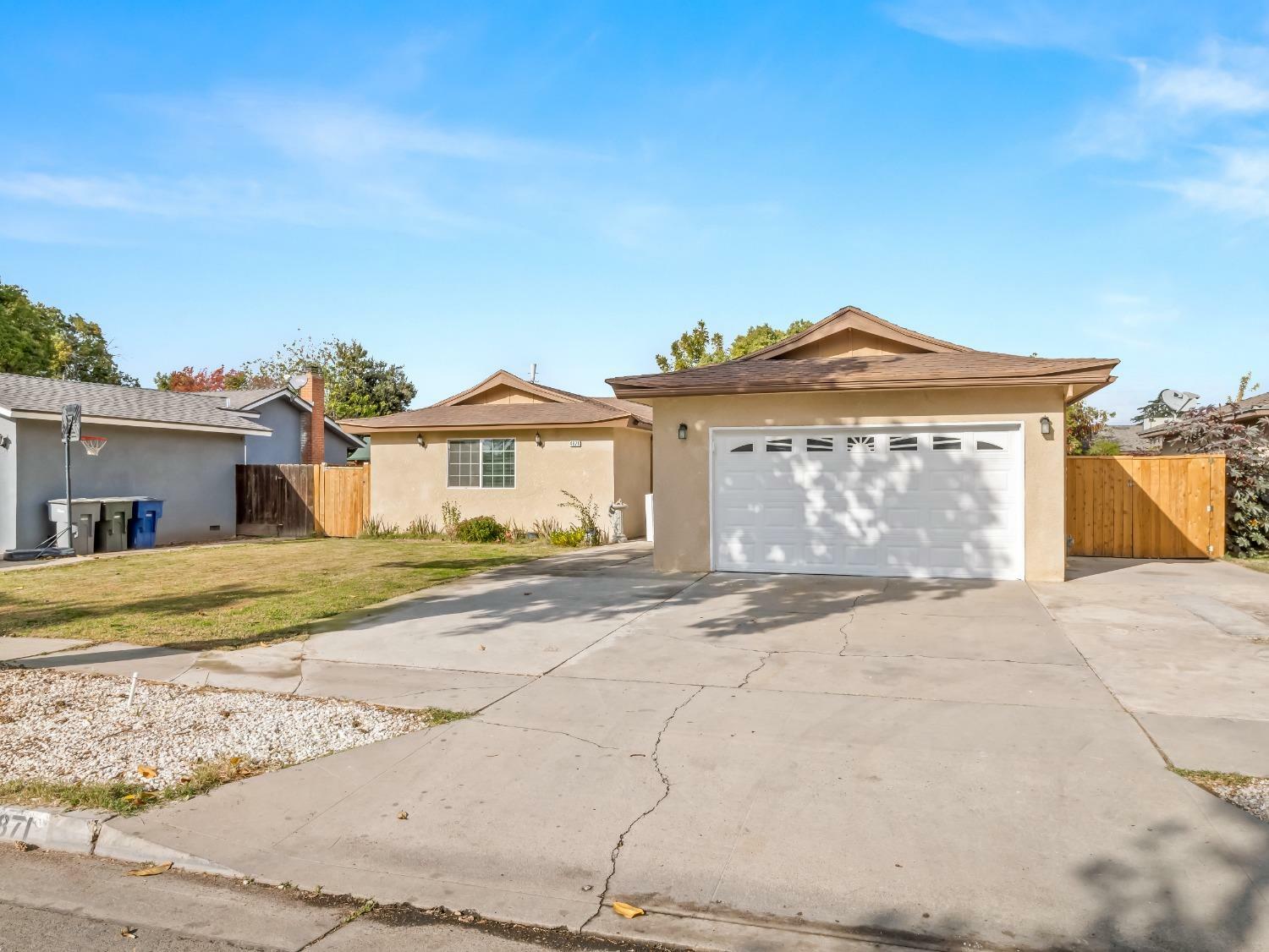 Property Photo:  4871 E Norwich Avenue  CA 93726 