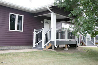 Property Photo:  411 Idaho Street  ND 58529 