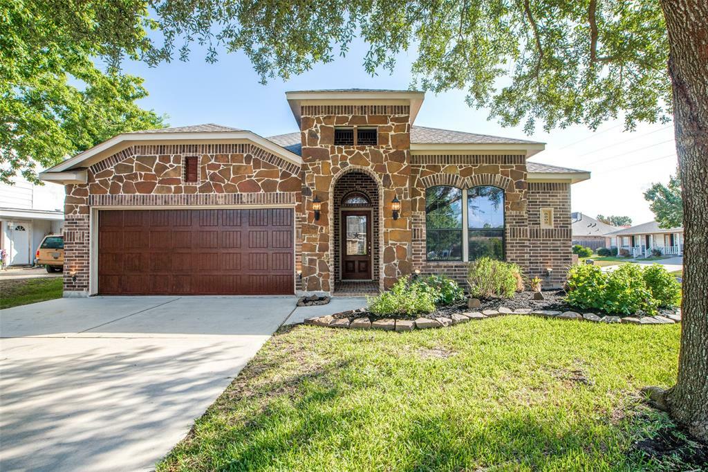 Property Photo:  5202 Park View Drive  TX 77318 