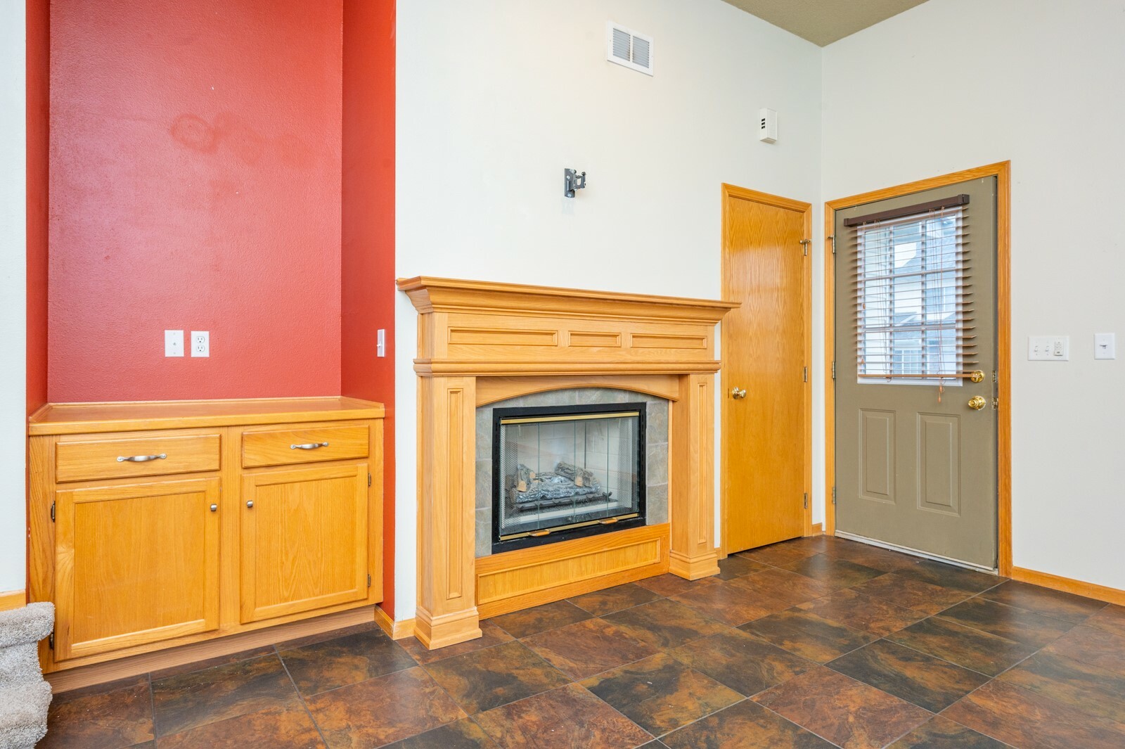 Property Photo:  1405 SE Delaware Avenue 7  IA 50021 