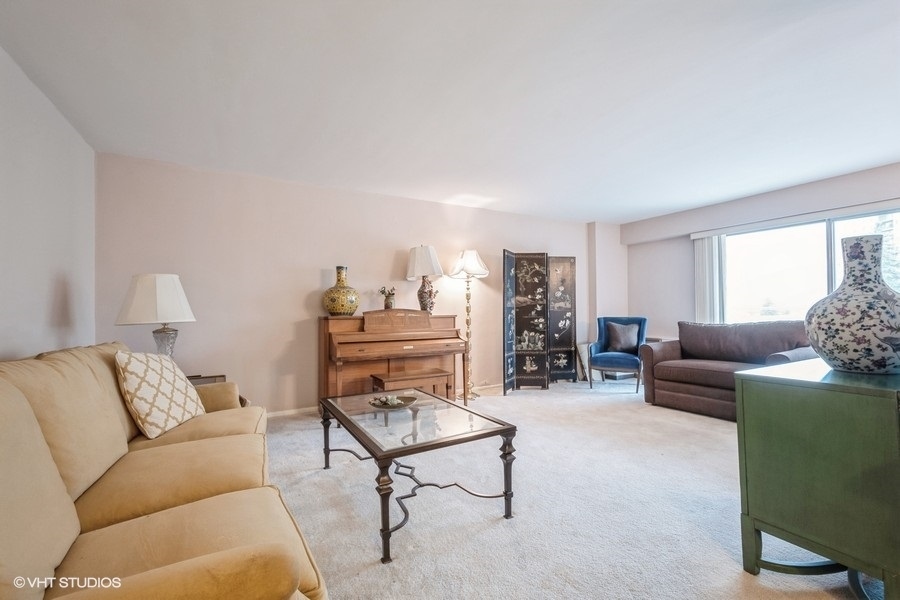 Property Photo:  7061 N Kedzie Avenue 313  IL 60645 