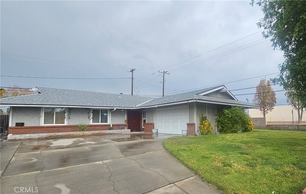 Property Photo: 801 Louise Street CA 92324