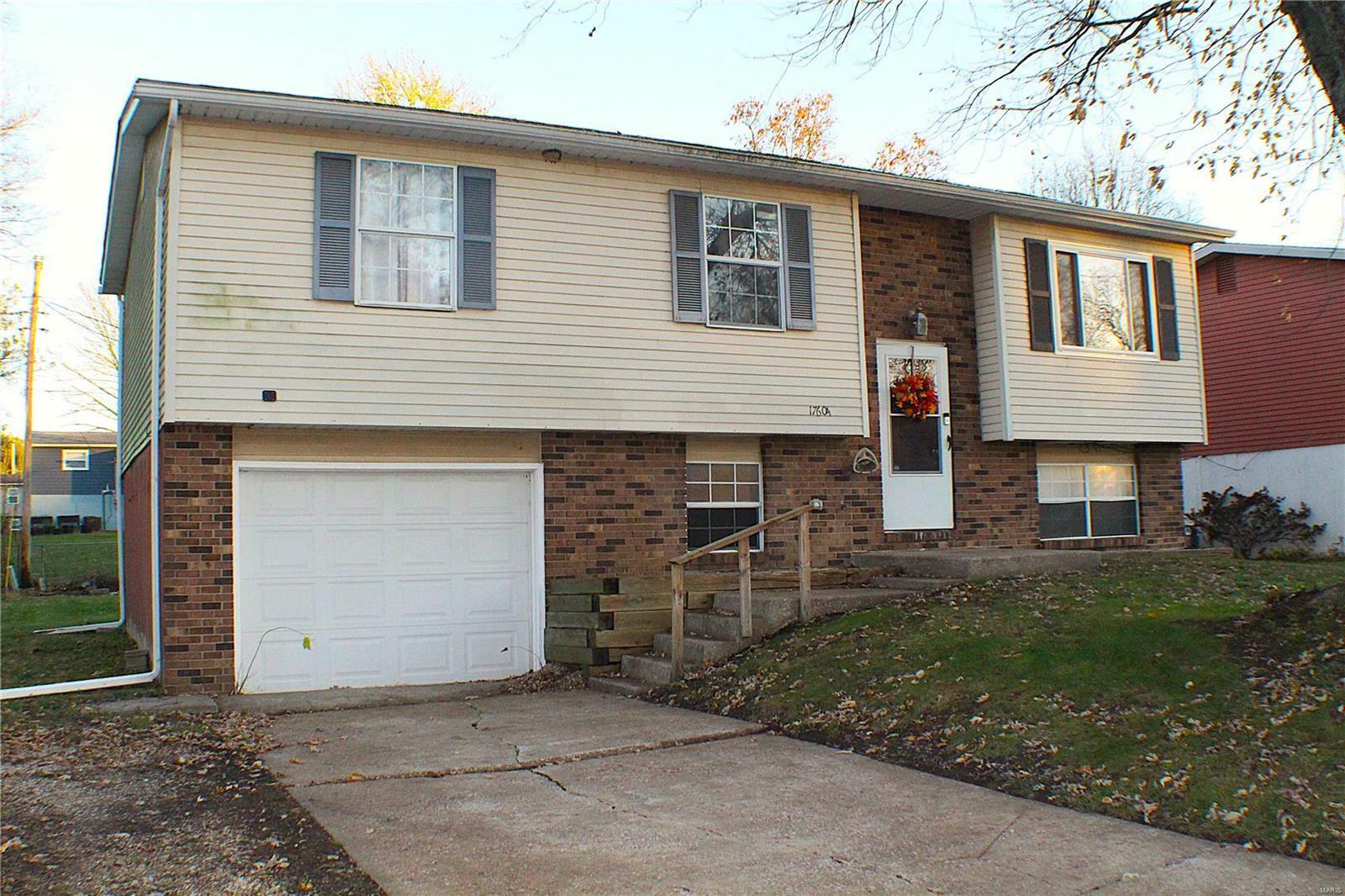 Property Photo:  17604 Lesabre Court  IL 62012 