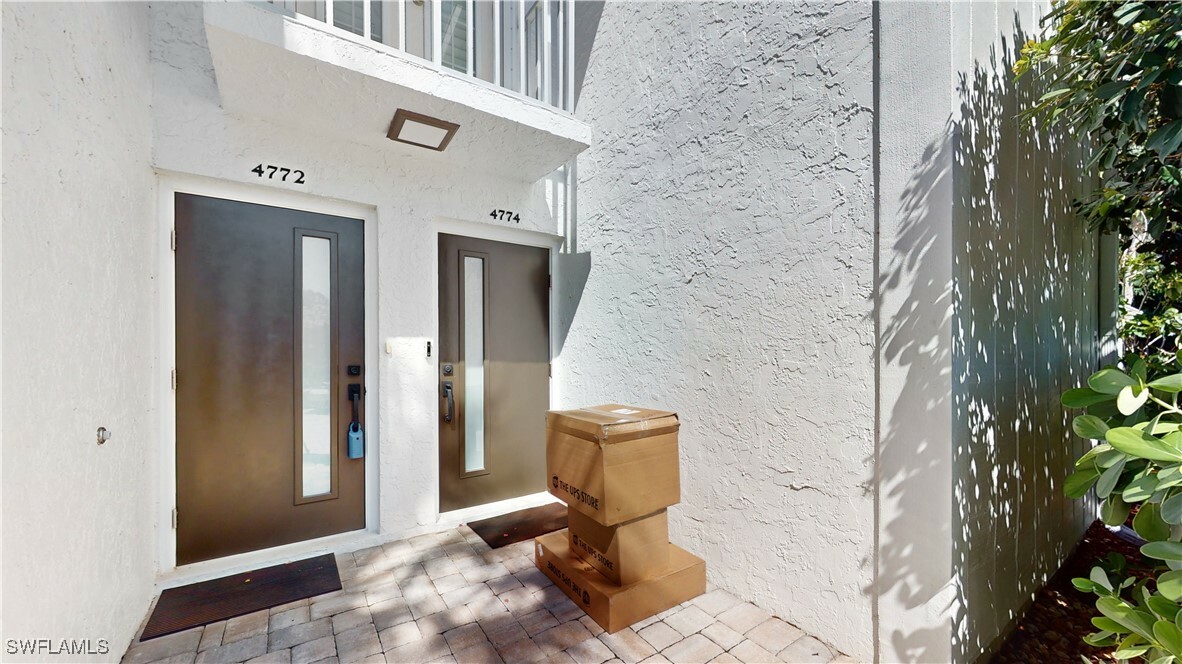 Property Photo:  4772 West Boulevard E102  FL 34103 