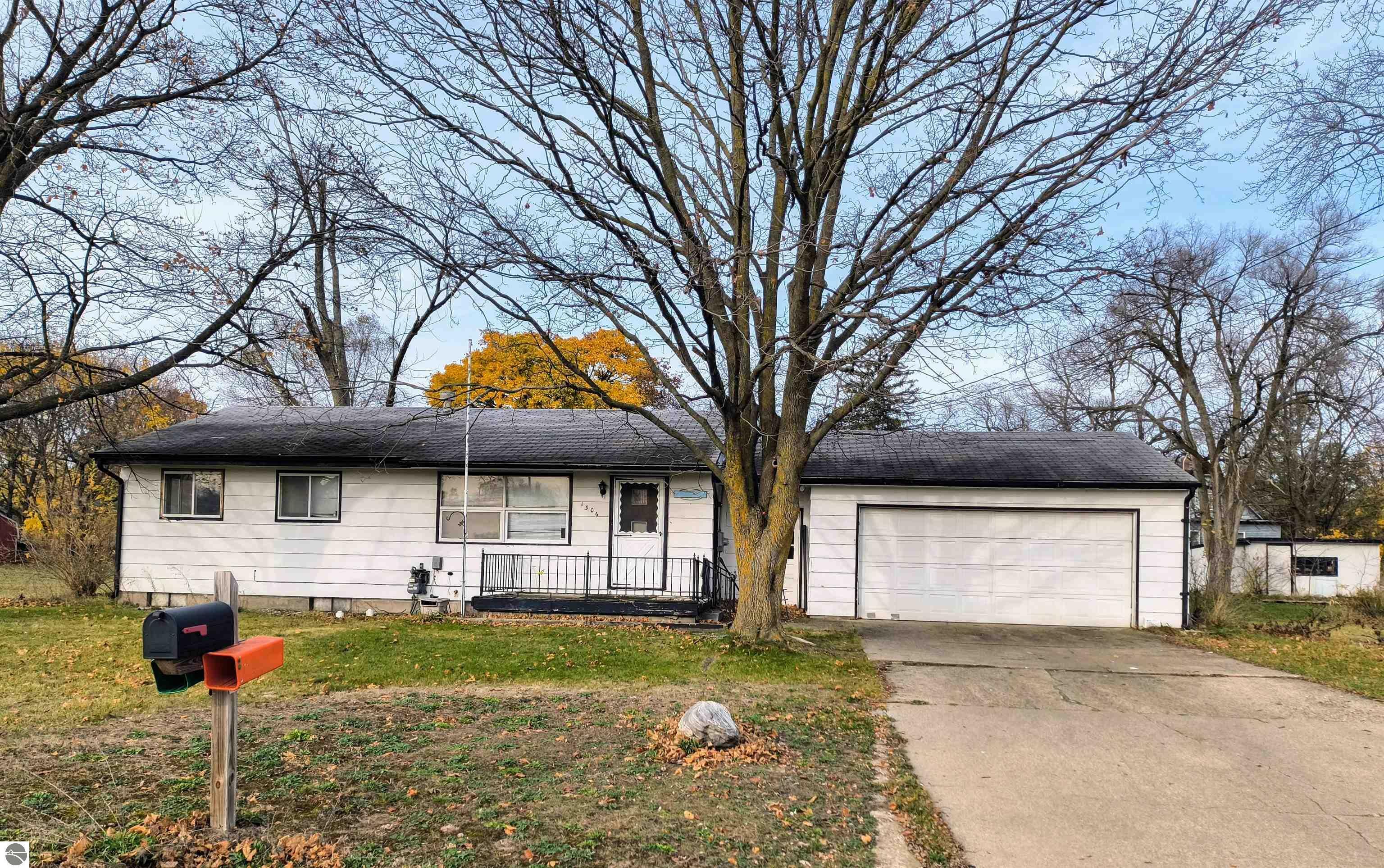 1306 W Michigan  Mt Pleasant MI 48858 photo