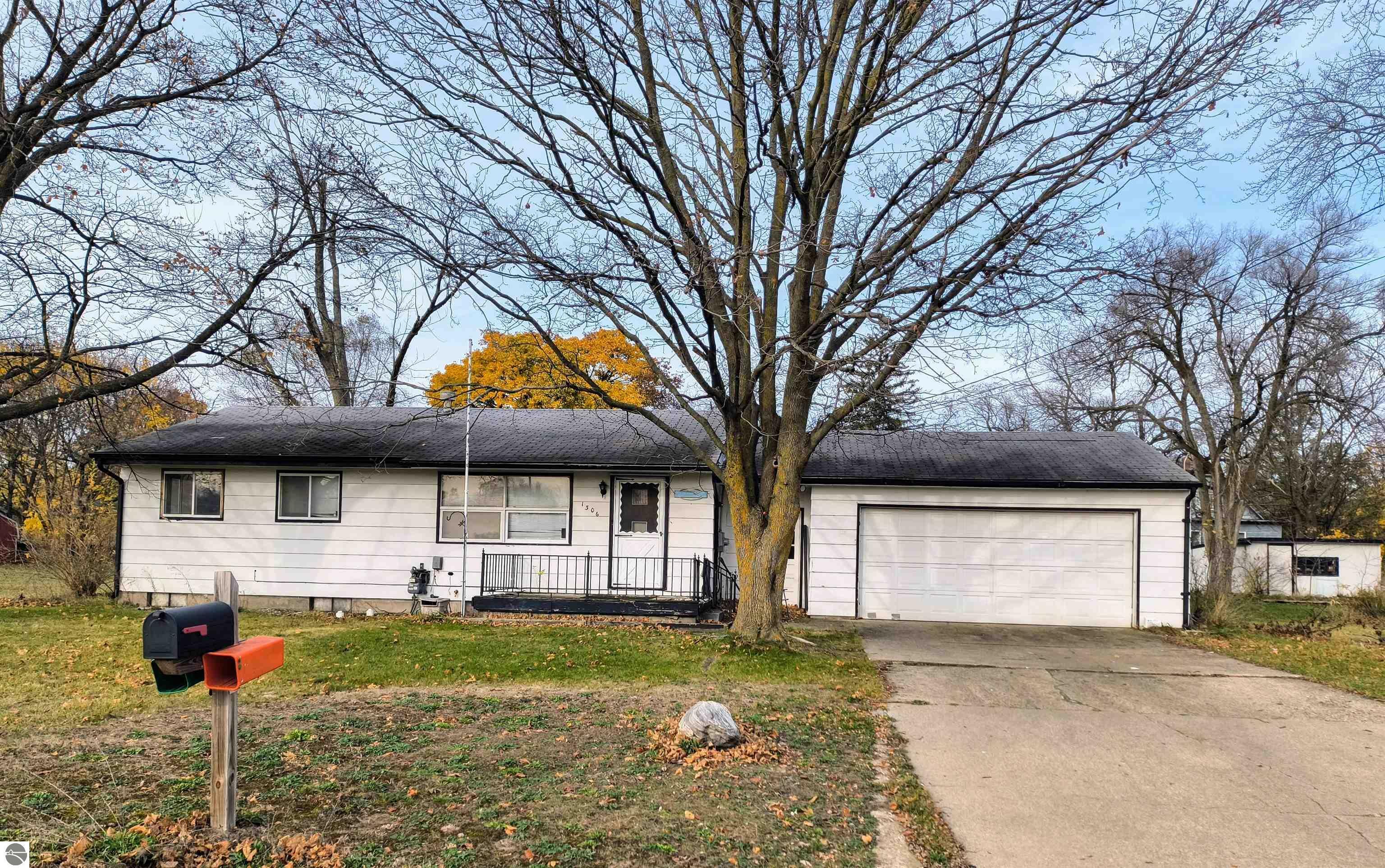 Property Photo: 1306 W Michigan MI 48858