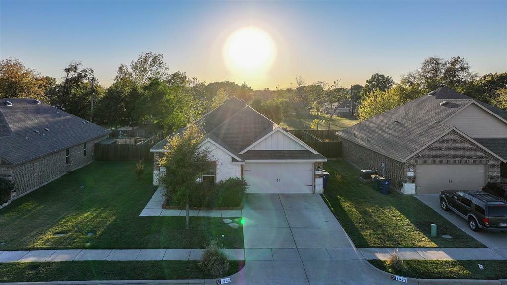 Property Photo:  1522 Woodlake Drive  TX 75165 