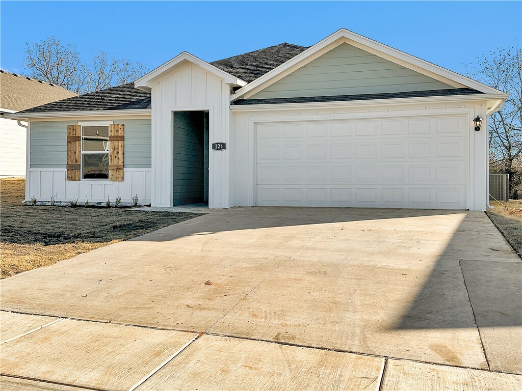 Property Photo:  411 Riggs Street  AR 72753 