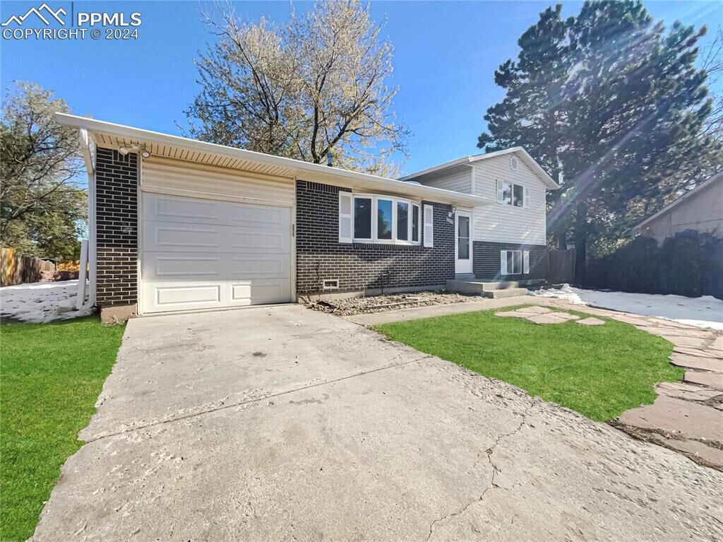 Property Photo:  4285 Hedge Lane  CO 80917 