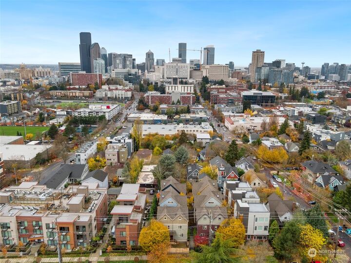 Property Photo: 729 16th Avenue B WA 98122