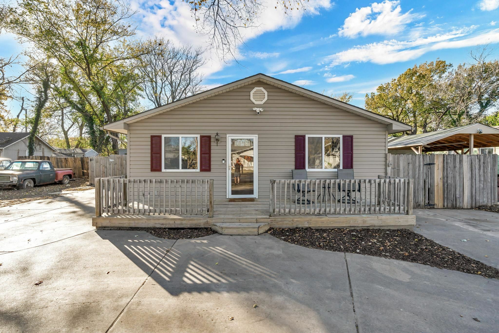 Property Photo:  427 N Clara St  KS 67212 