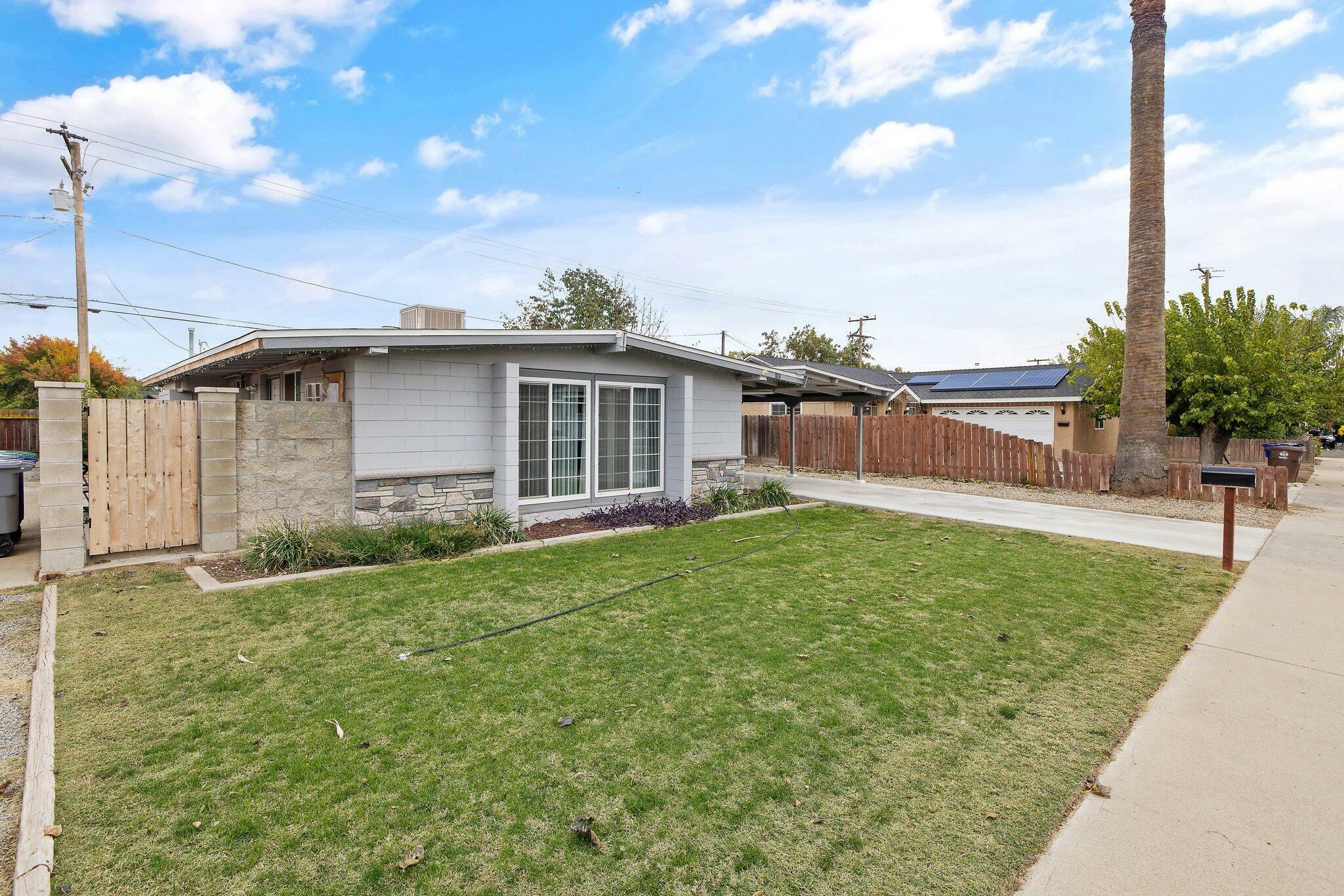 Property Photo:  204 Peach Drive  CA 93221 