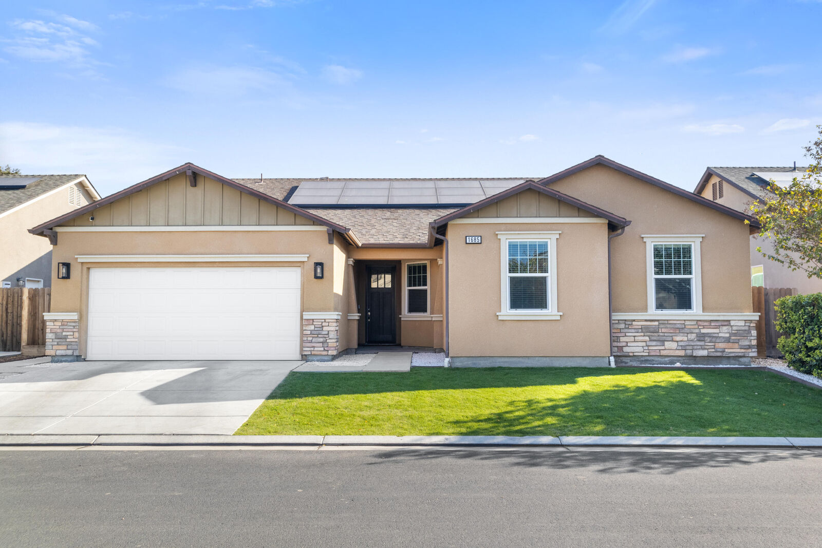 Property Photo: 1685 Softwind Drive CA 93274