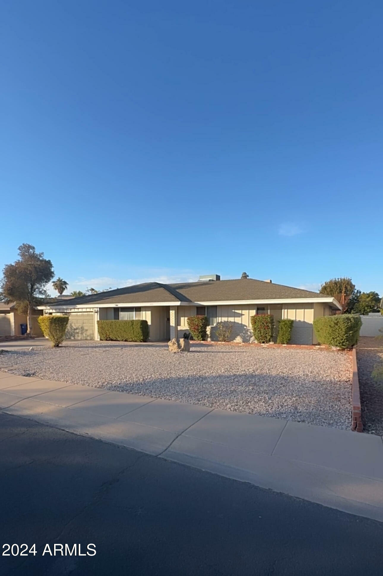 Property Photo:  320 E Ellis Drive  AZ 85282 