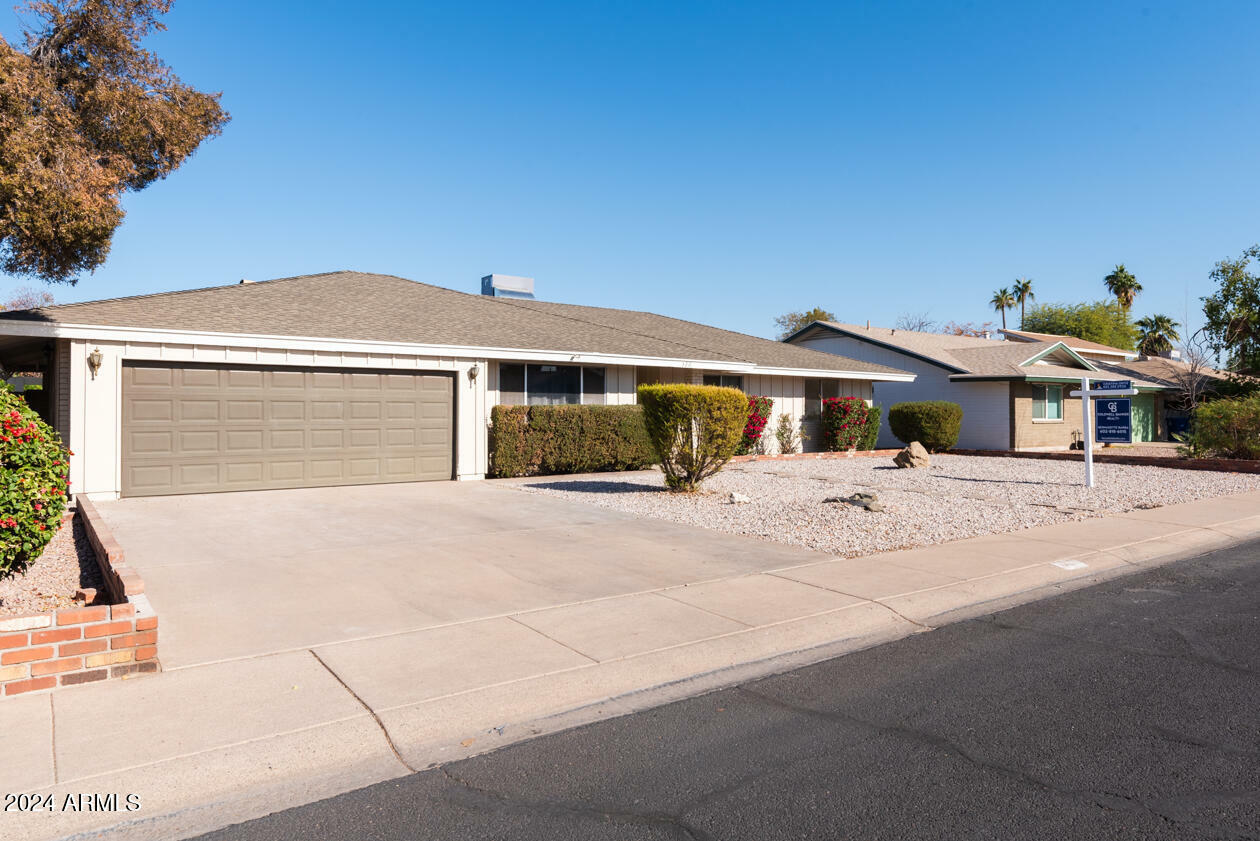 Property Photo:  320 E Ellis Drive  AZ 85282 