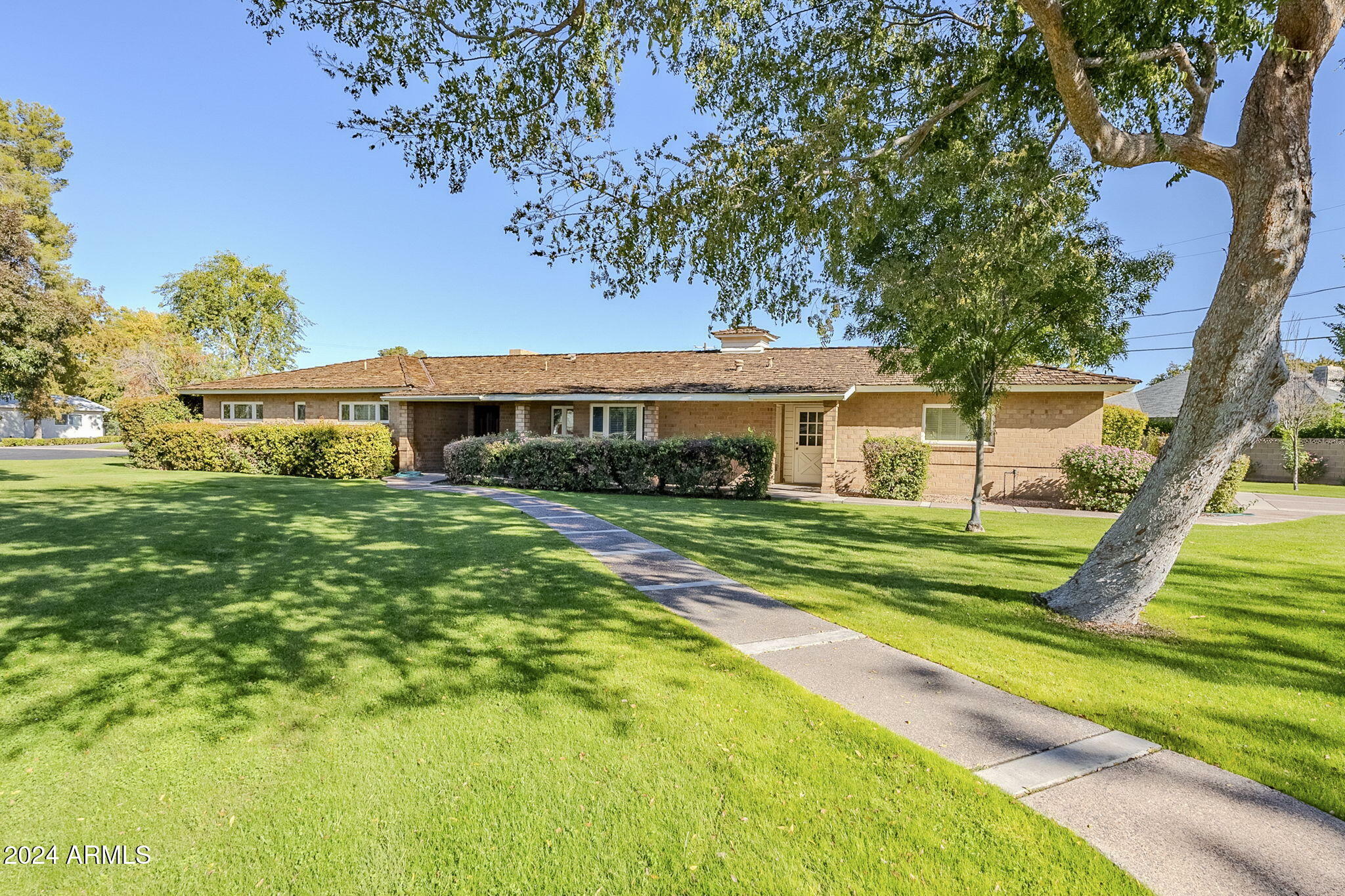 Property Photo:  110 W Glenn Drive  AZ 85021 