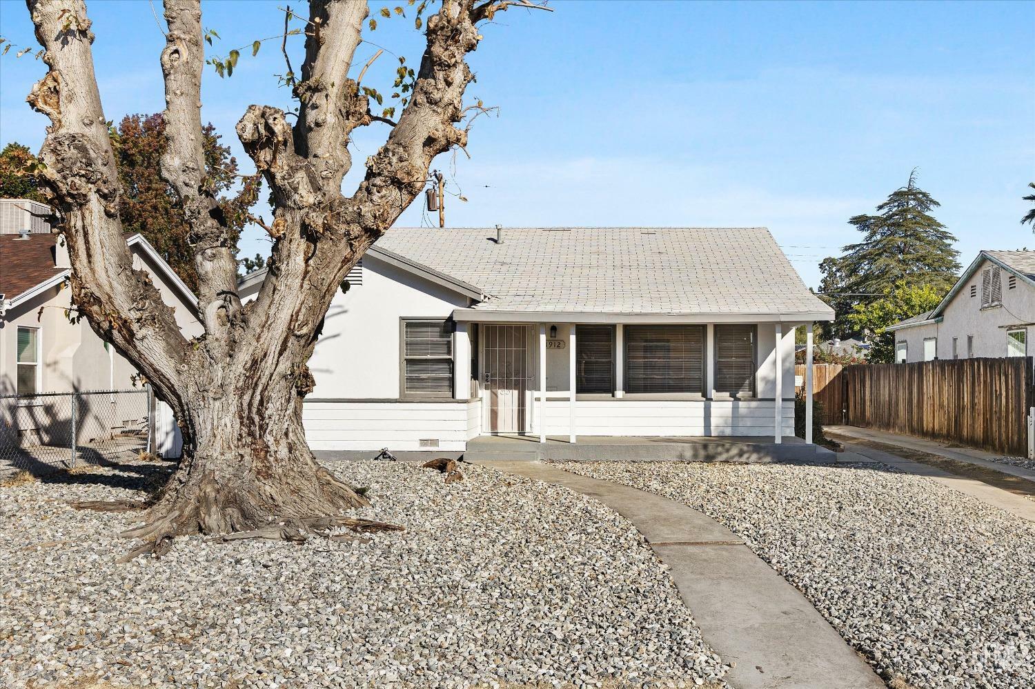 Property Photo:  1912 Lester Street  CA 93304 