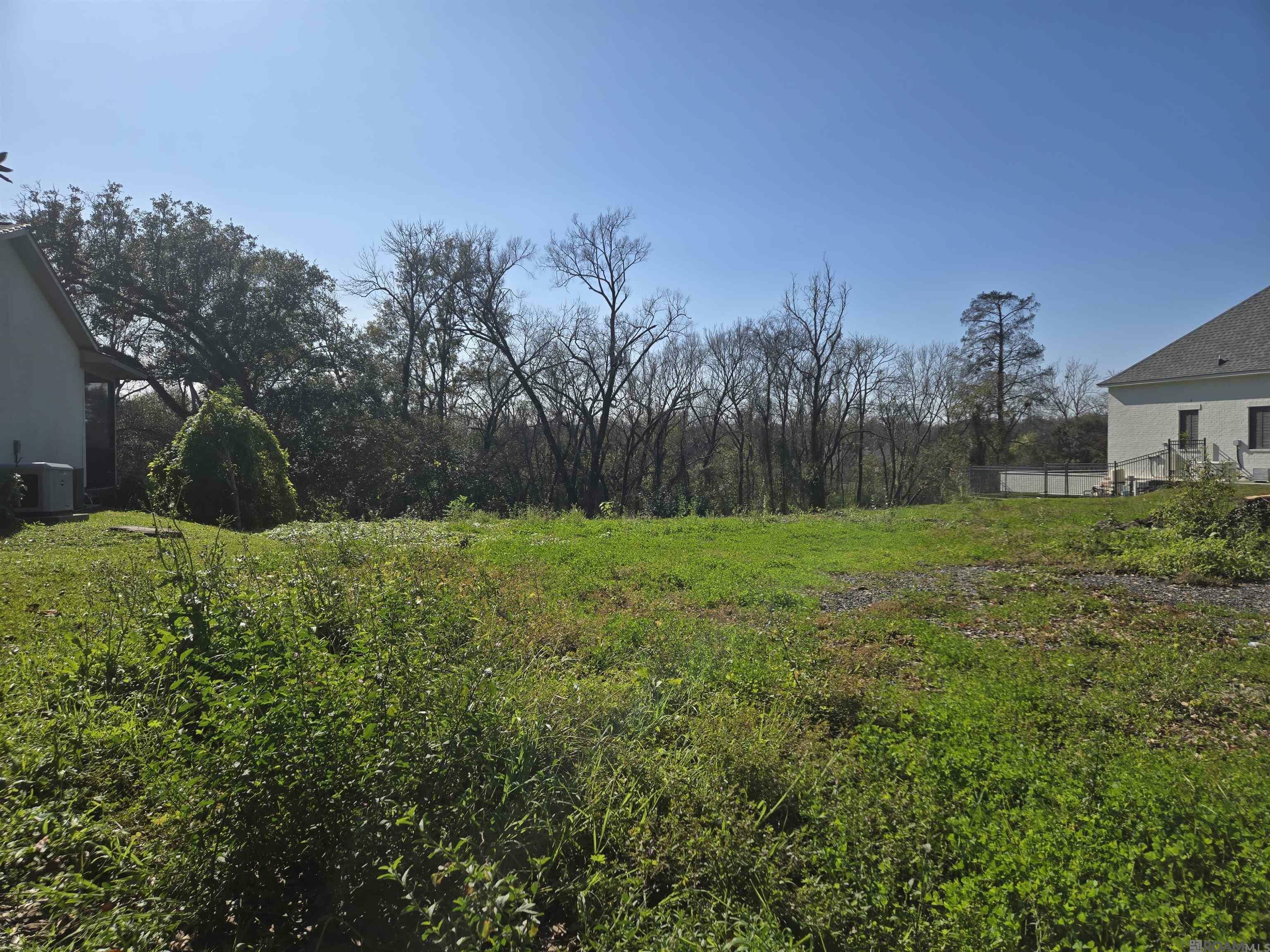 Property Photo: 8008 Highland Rd LA 70808
