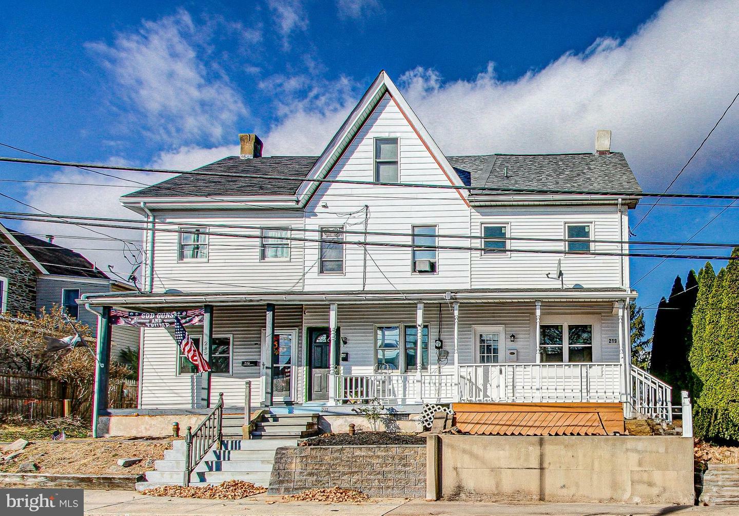 Property Photo:  219 E 6th Street  PA 18076 