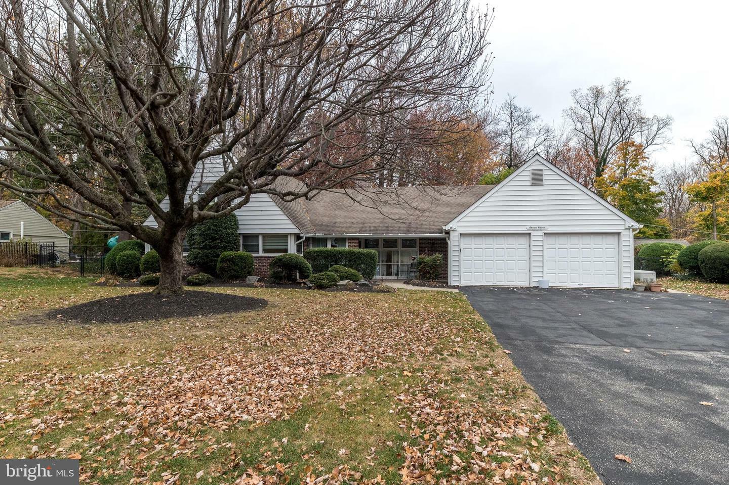 Property Photo:  1111 Delene Road  PA 19046 