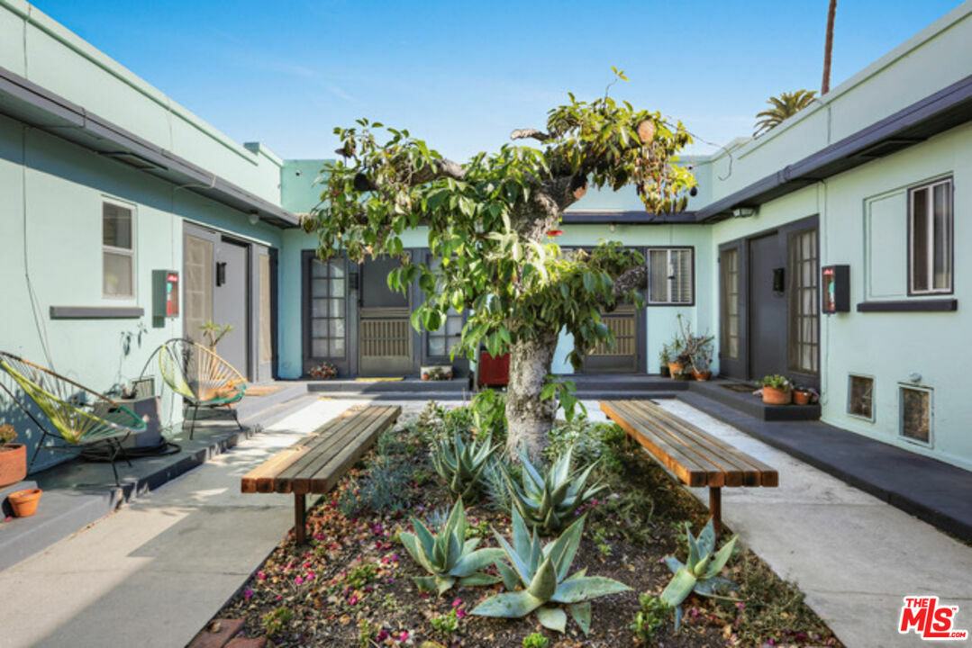 Property Photo: 1520 Andalusia Ave CA 90291