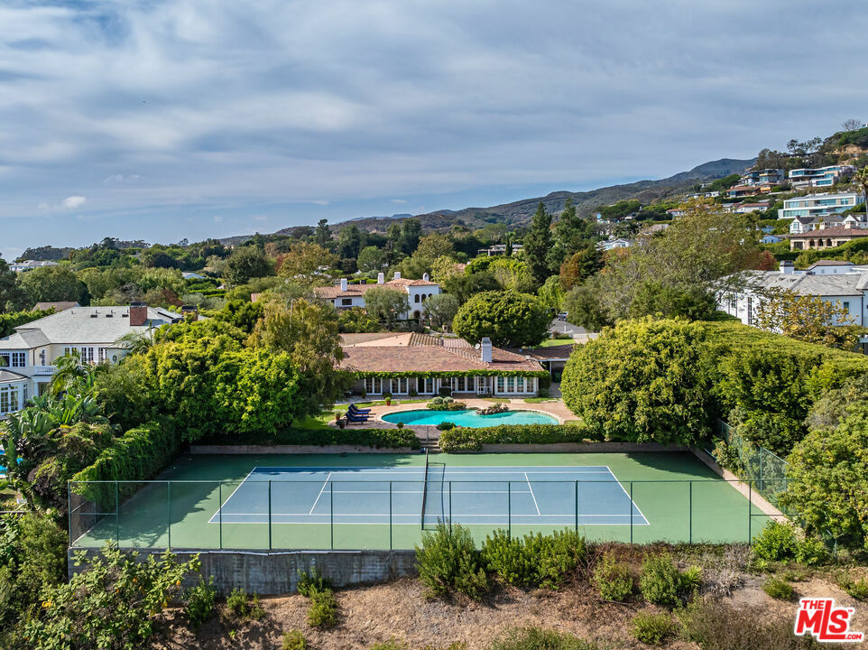 Property Photo: 1580 San Remo Dr CA 90272
