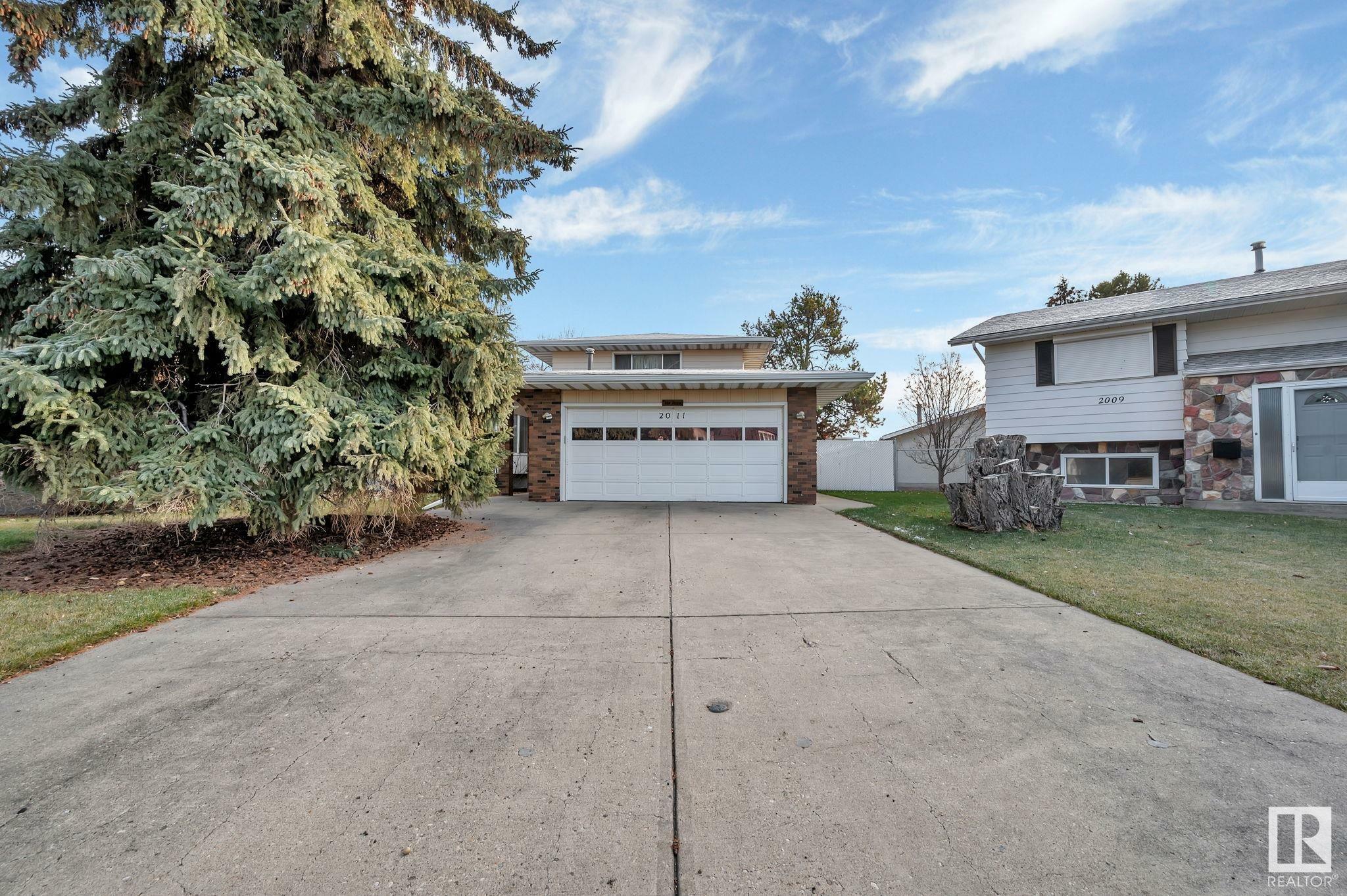 Property Photo:  2011 89 Street NW  AB T6K 2A2 