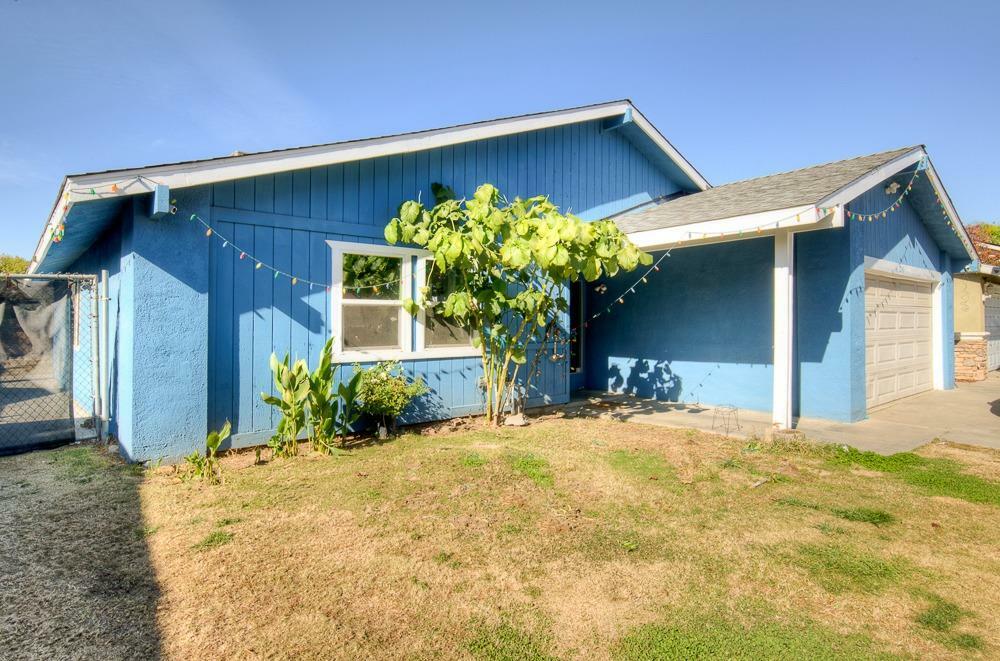 Property Photo:  2240 S Laureen Avenue  CA 93725 