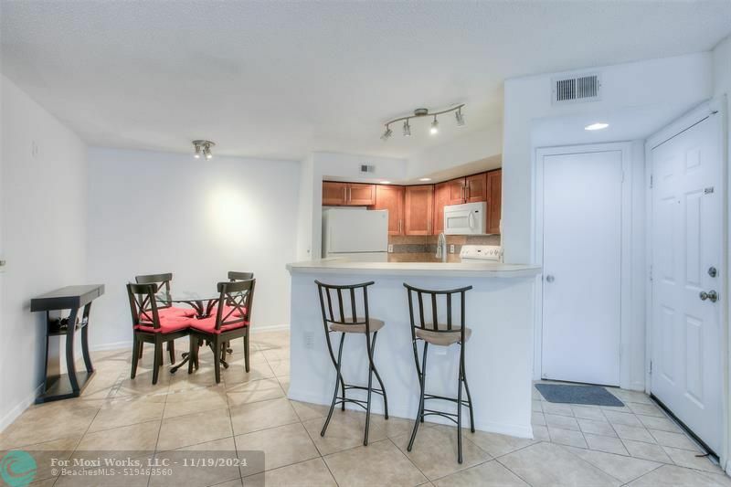 Property Photo:  663 Vista Isles Dr 1714  FL 33325 