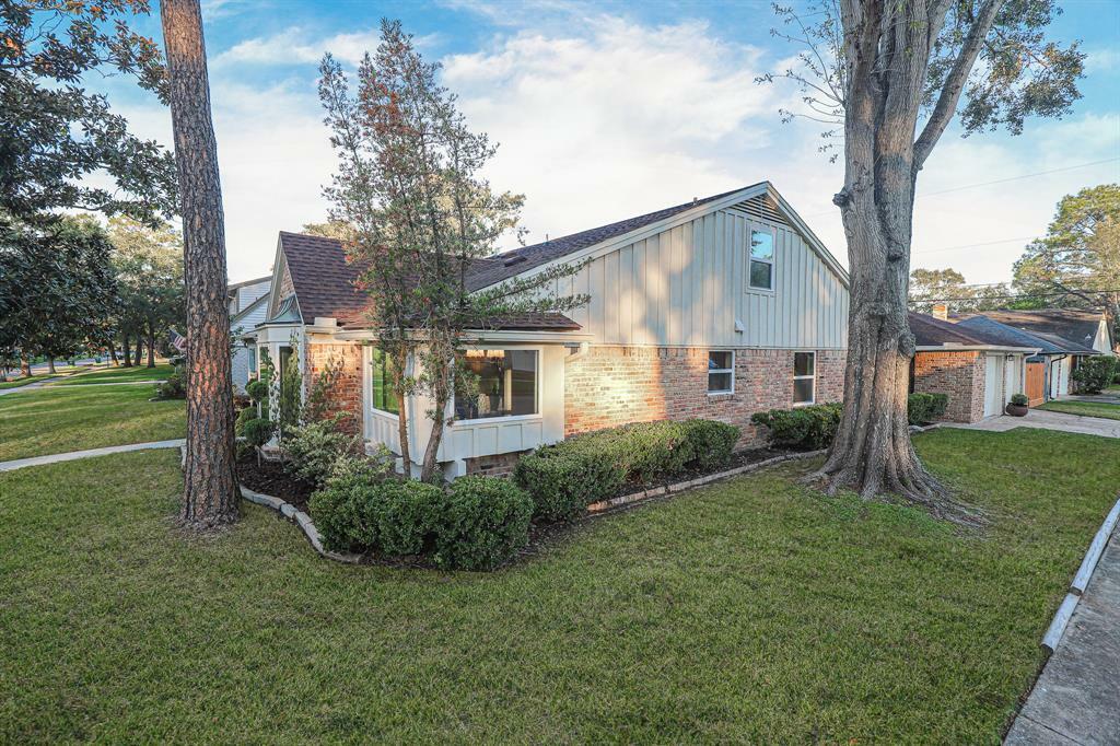 Property Photo:  5926 Dumfries Drive  TX 77096 