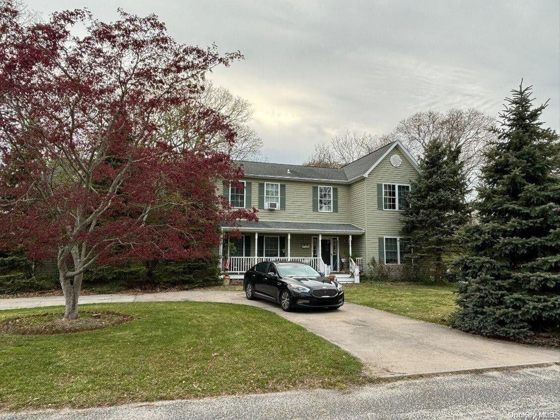 Property Photo:  10 Coolidge Road  NY 11946 