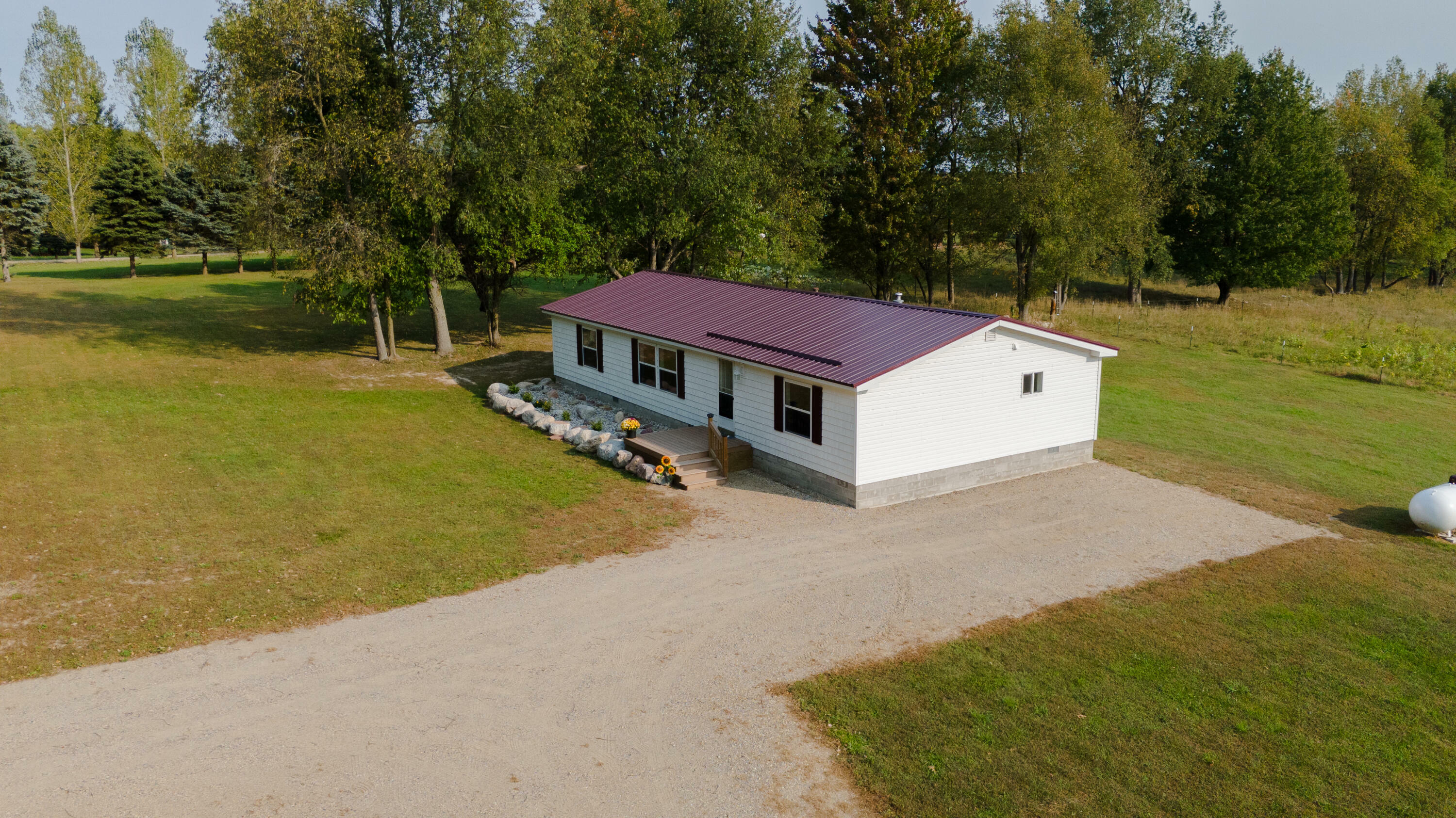 10143 W Jordan Road  Remus MI 49340 photo