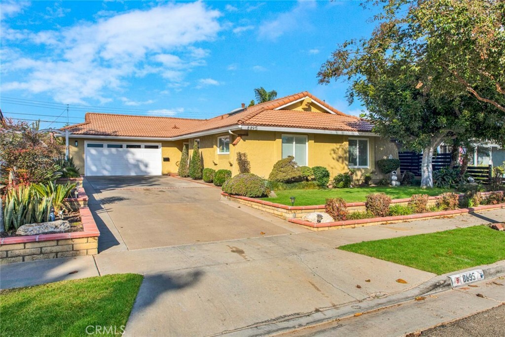 Property Photo:  8895 Swordfish Avenue  CA 92708 