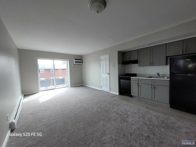 Property Photo:  125 Lawrence Street 8A  NJ 07601 