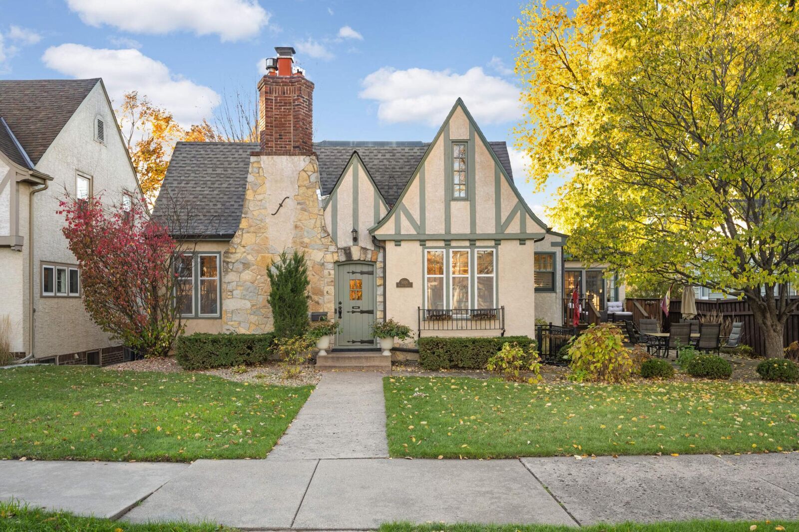 Property Photo: 5036 Thomas Avenue S MN 55410