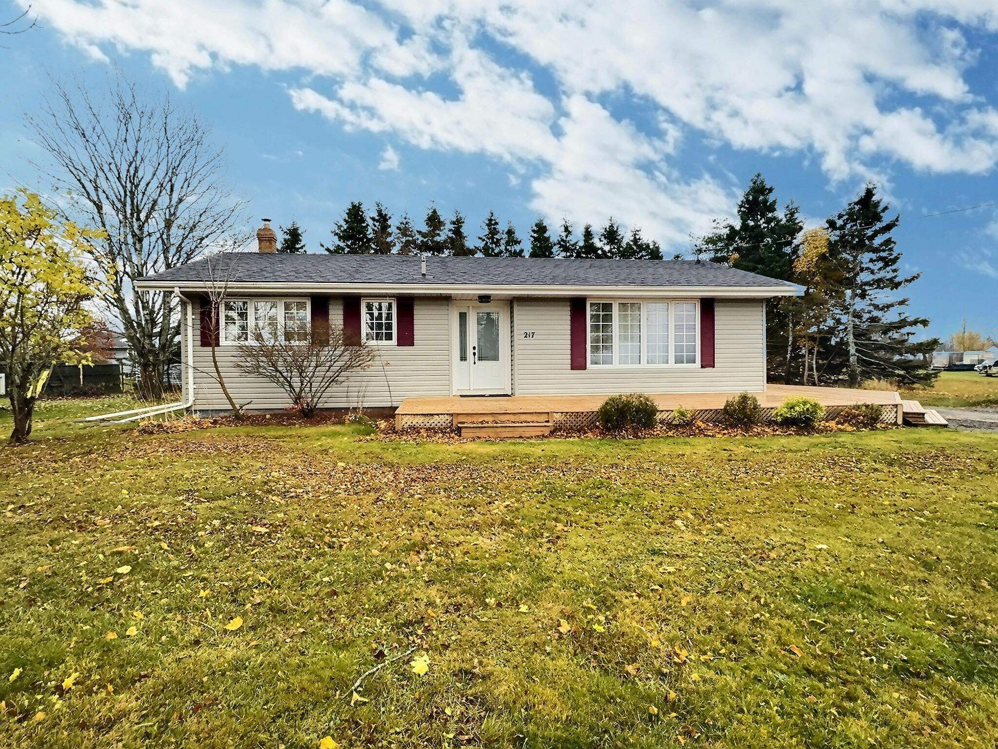 Property Photo:  217 East Royalty Road  PE C1C 0G1 