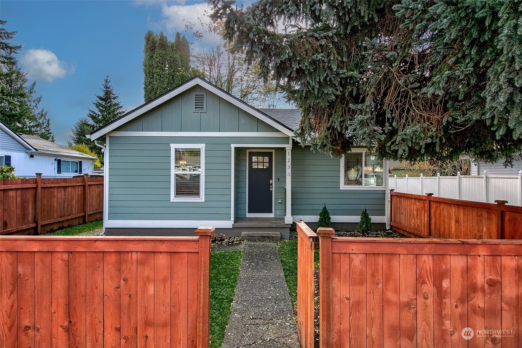 Property Photo:  1233 SW 148th Street  WA 98166 