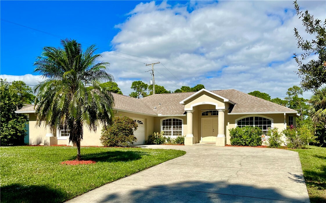 Property Photo:  1366 17th Place SW  FL 32962 