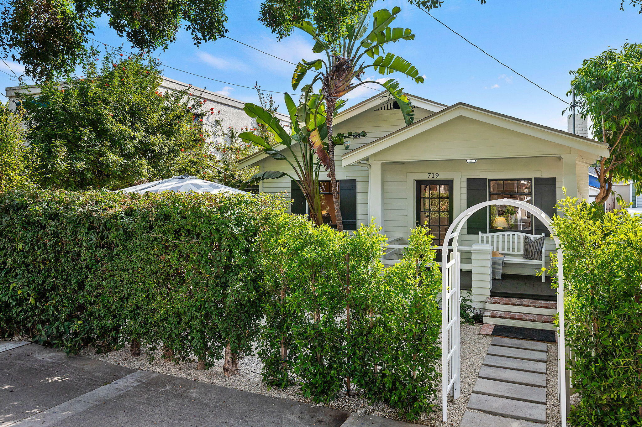 Property Photo:  719 W Arrellaga Street  CA 93101 