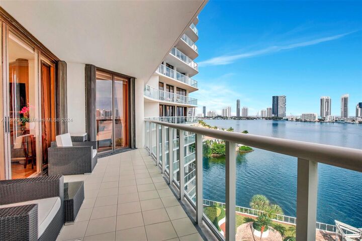 Property Photo:  4000 Island Blvd 1002  FL 33160 